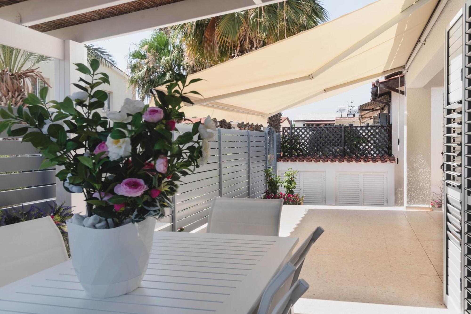 Phaedrus Living Luxury Botanic Ferienhaus Paphos